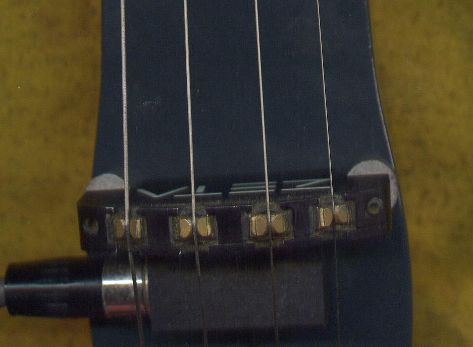 Close-up picture of a ZETA Jazz bridge on custom build Paul Cliff violin body